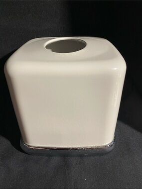 Vintage white enameled iDesign York tissue box cover chrome silver trim